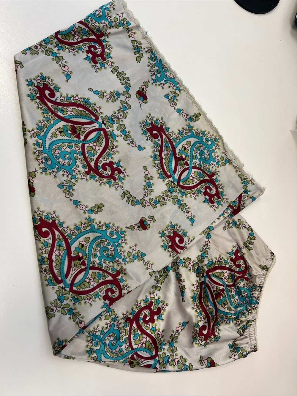 Vintage Women's Cream Paisley Print slip  - Lightweight Summer Style Sz s/m